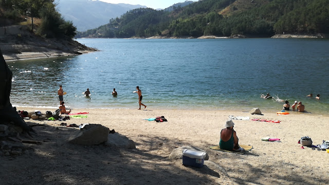 Albufeira da Caniçada na Praia do México Albufeira da Caniçada na Praia do México