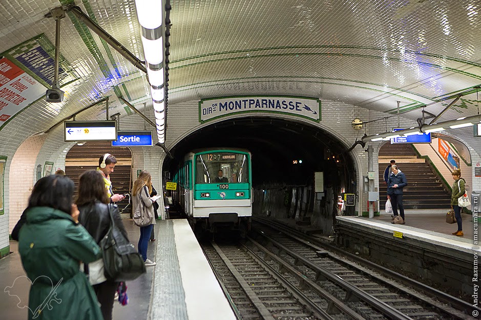 Сколько метро париж. Вагоны метро Парижа. Станции метро во Франции. Поезда RER В Париже станции. Метрополитен Франции.