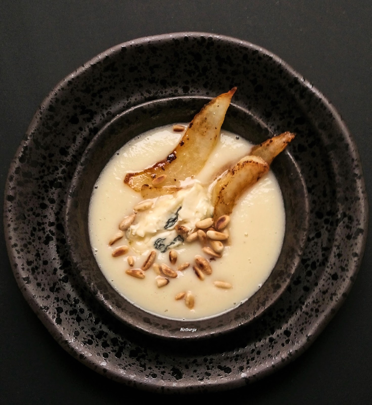 Notburga konyhája: Karfiolkrémleves sült körtével és kéksajttal ...