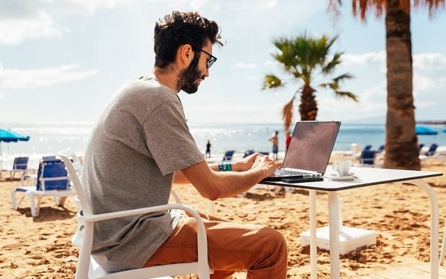 how to combine remote work summer travel plans digital nomad