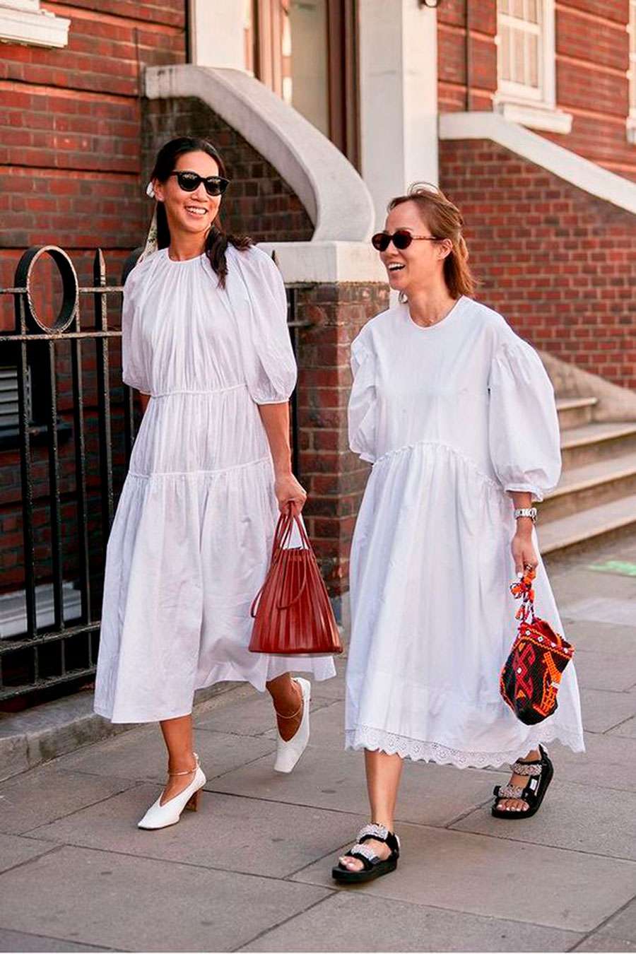 Los vestidos blancos más bonitos que llevaremos en verano están en el  street style de París