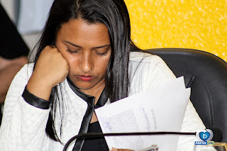 Presidenta da Câmara Municipal de Macau chora ao ver perdas das famílias macauenses pelo COVID-19. ” Temos que amar o próximo”. Disse Dyana Lira.