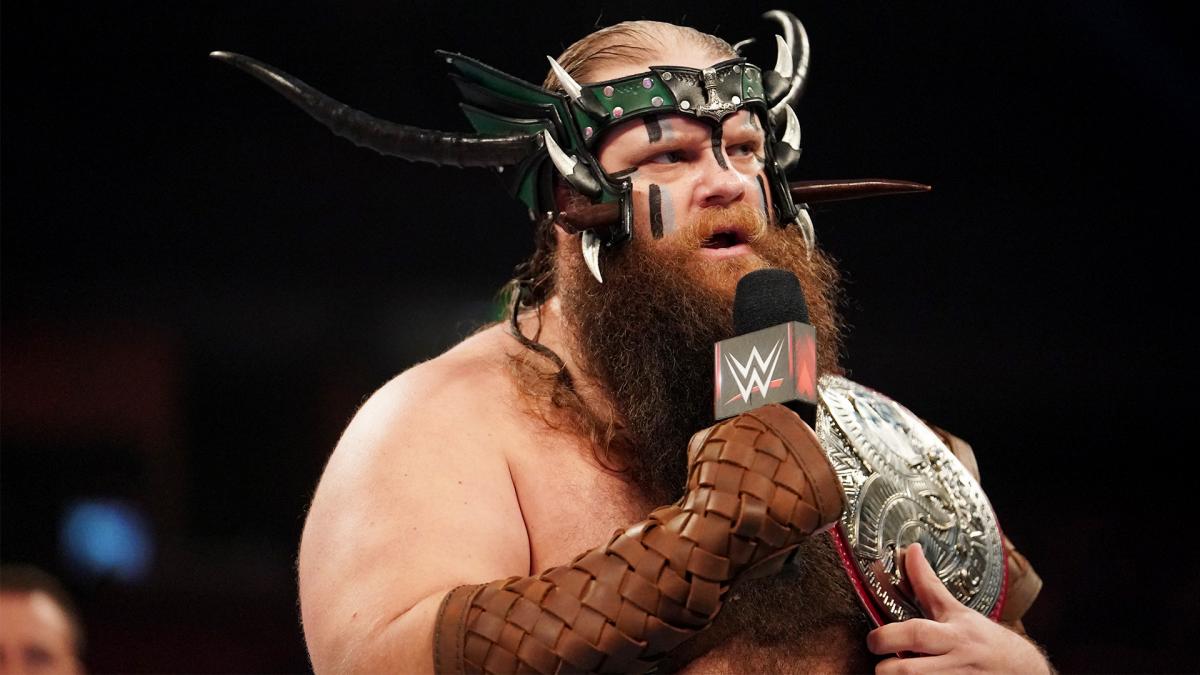 WWE ainda não sabe se Ivar passará por cirurgia