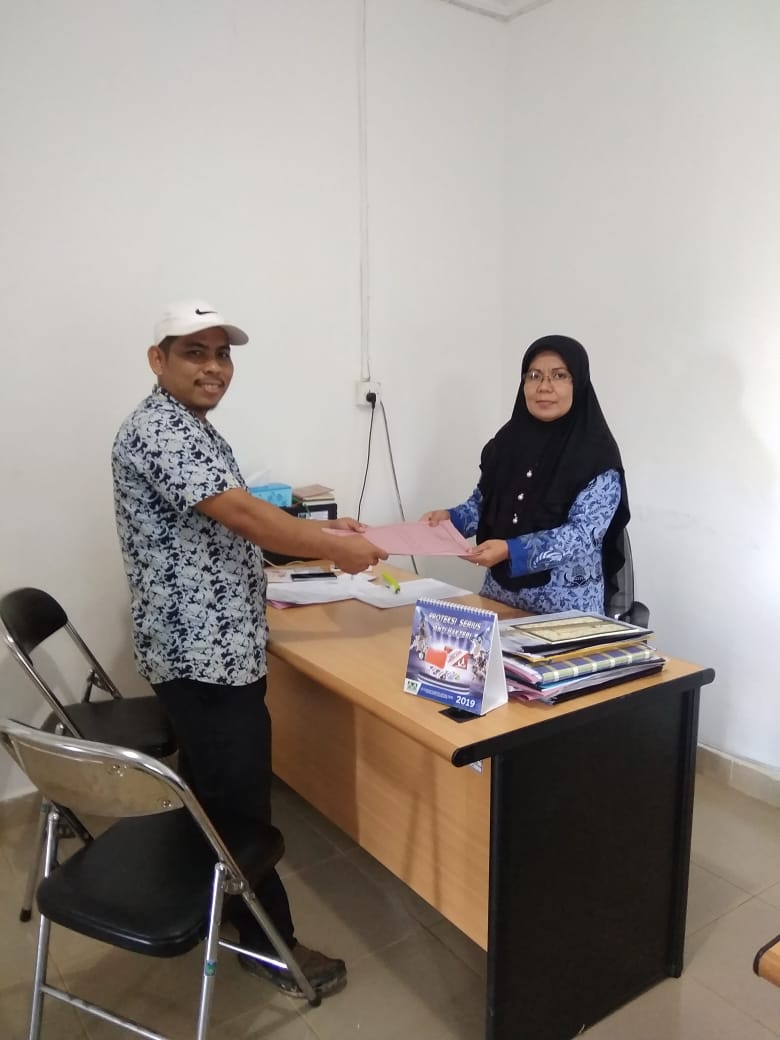 Ketua Panitia Pemilihan Rt 05/Rw10 Senjulung Baru Menyerahkan Hasil
