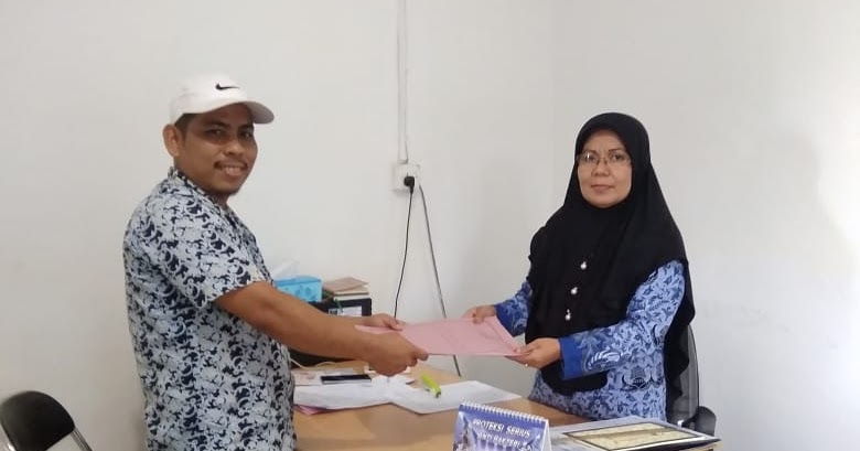 Ketua Panitia Pemilihan Rt 05/Rw10 Senjulung Baru Menyerahkan Hasil