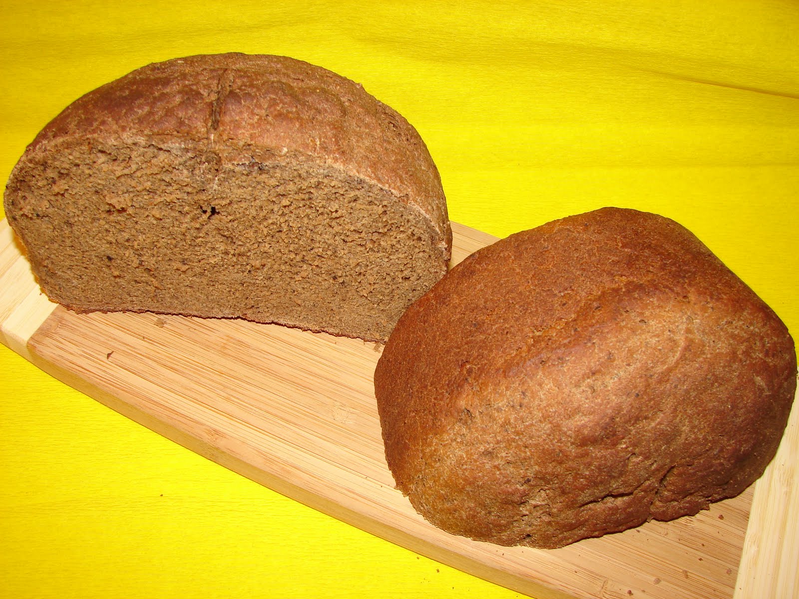 Черный хлеб для волос. Черный хлеб каравай. Вкусный черный хлеб. Черный хлеб овальный. Черный хлеб марки.