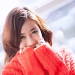Kim Ha Yul in red sweater and white shorts Foto 15