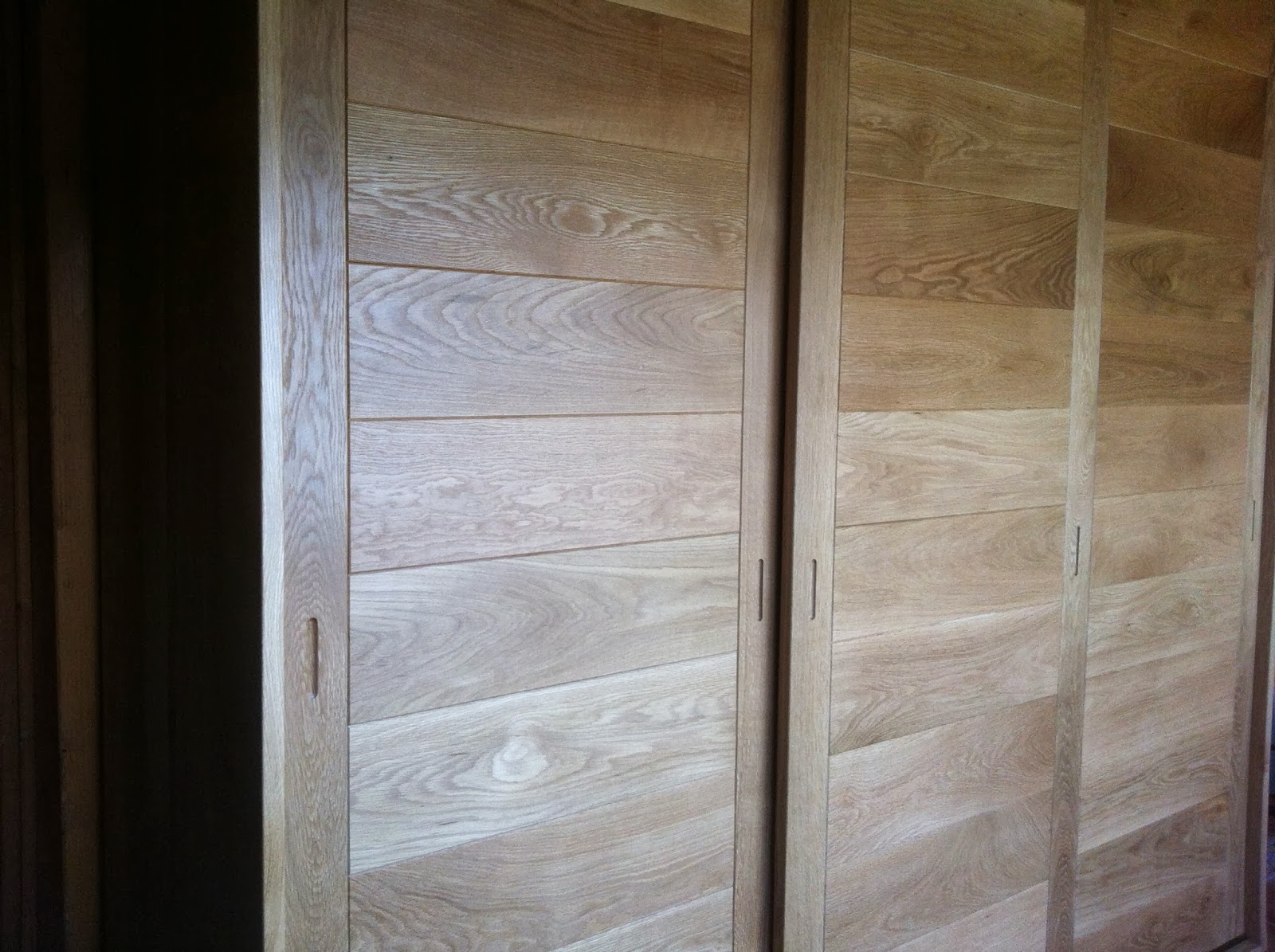 EL ARTE EN MIS MANOS: ARMARIO CON PUERTAS CORRREDERAS MACIZAS