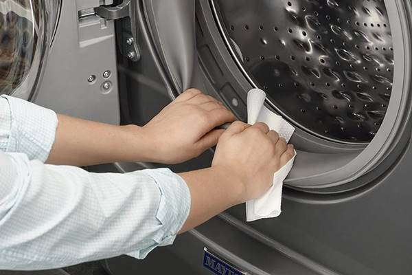 Vệ sinh máy giặt thường xuyên