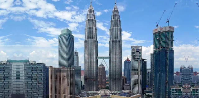 Mulai Dari Pemotongan Biaya Listrik Hingga Internet Gratis, Malaysia Luncurkan Paket Bantuan Ekonomi Sebesar Rp 928 Triliun Mulai Dari Pemotongan Biaya Listrik Hingga Internet Gratis, Malaysia Luncurkan Paket Bantuan Ekonomi Sebesar Rp 928 Triliun