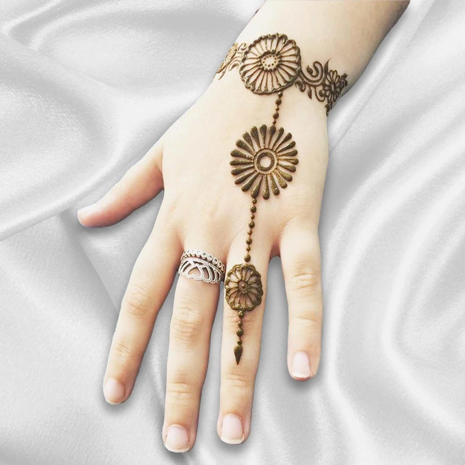 Easy Mehndi Designs – Beautiful Simple Mehndi Designs # 06