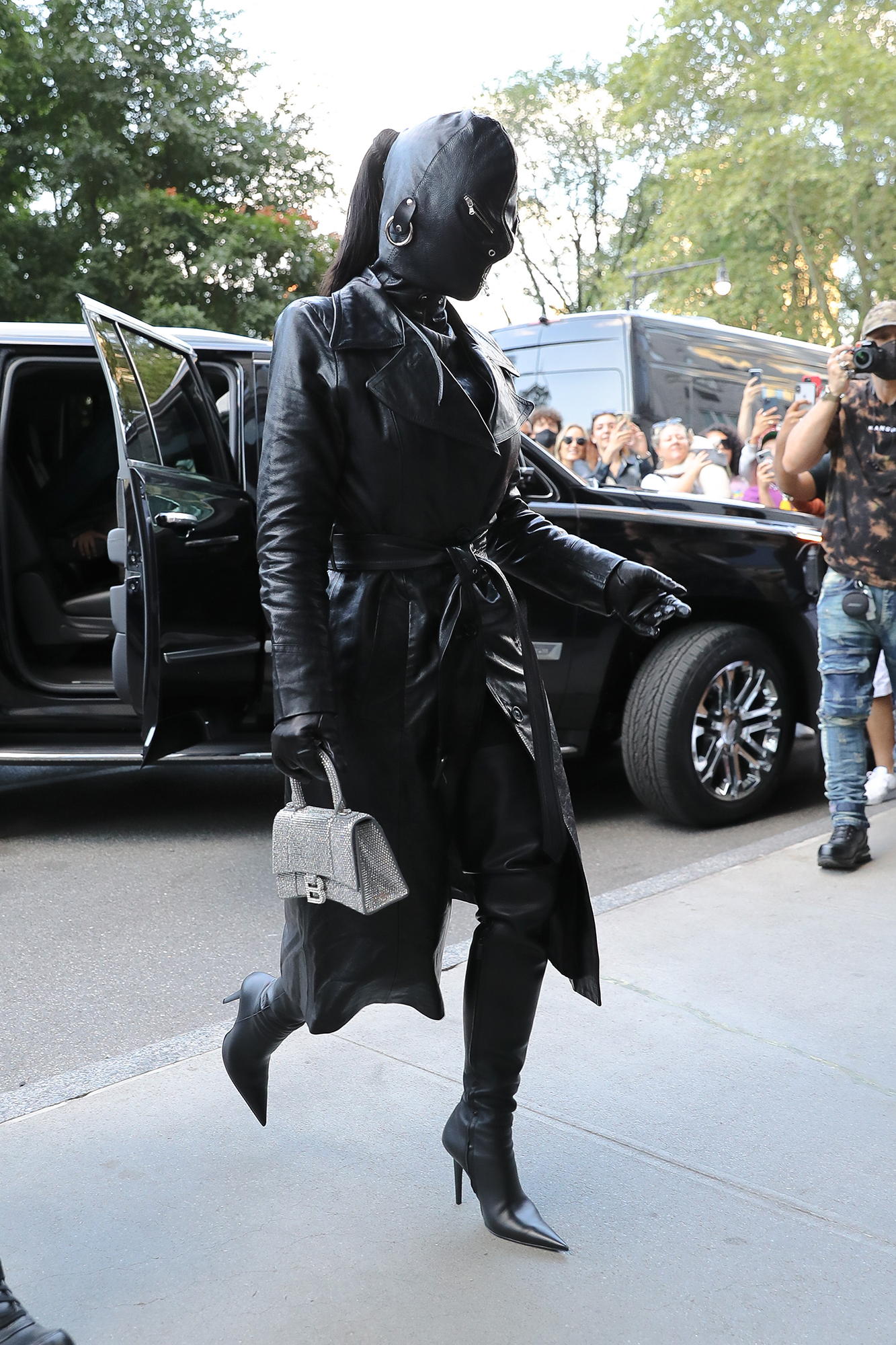 Leather Celebrities & Leather Ladies: Kim Kardashian Head-to-Toe in Leather