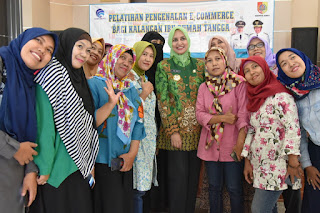 Melatih Satu Ibu , Sama dengan Melatih Satu Generasi Melatih Satu Ibu , Sama dengan Melatih Satu Generasi