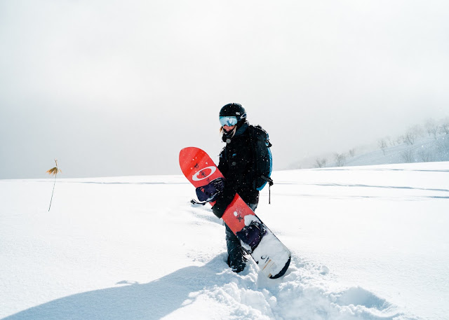 girl snowboarding