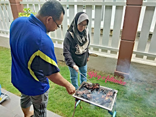 BBQ di halaman rumah pada hujung minggu, kita-kita aje...