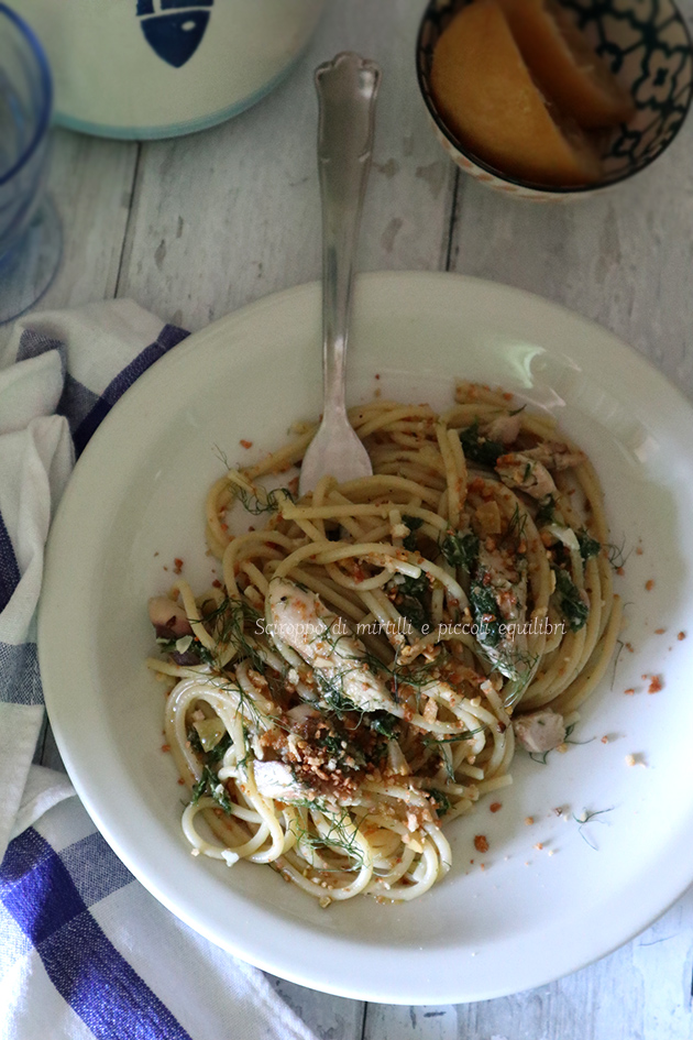 Vermicelli con pesto di finocchietto selvatico, sgombro, limoni in conseva