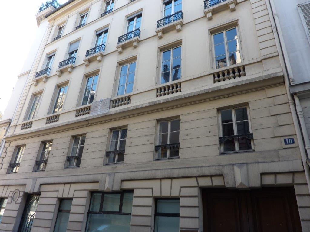 Introduce 103+ imagen maison auguste comte fr.thptnganamst.edu.vn