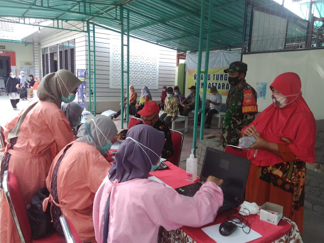 Anggota Polsek, Lansia dan Pelayan Publik Kalijambe Terima Suntik Vaksin Tahap ke Dua