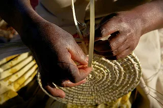 Hand basket weaving photo by Visite Botswana