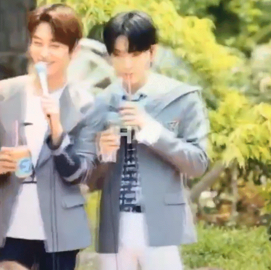 최애음료 vs 최애의 음료 어떤걸 마셔야할지 고민됨ㅋㅋ | 인스티즈