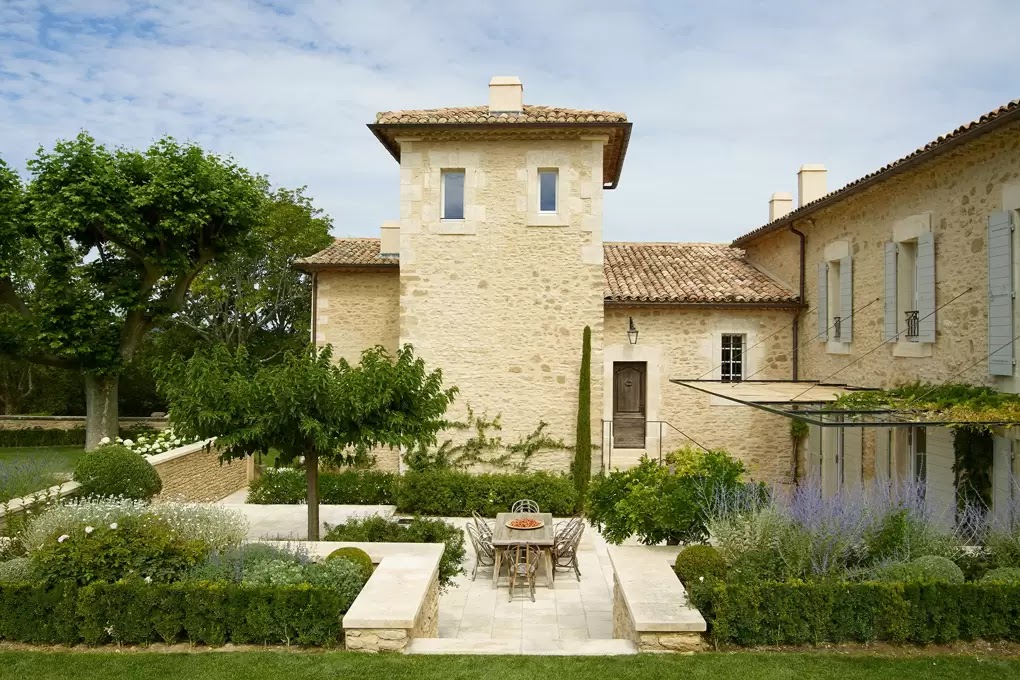 A country- chic house set in the lavender fields of the Luberon