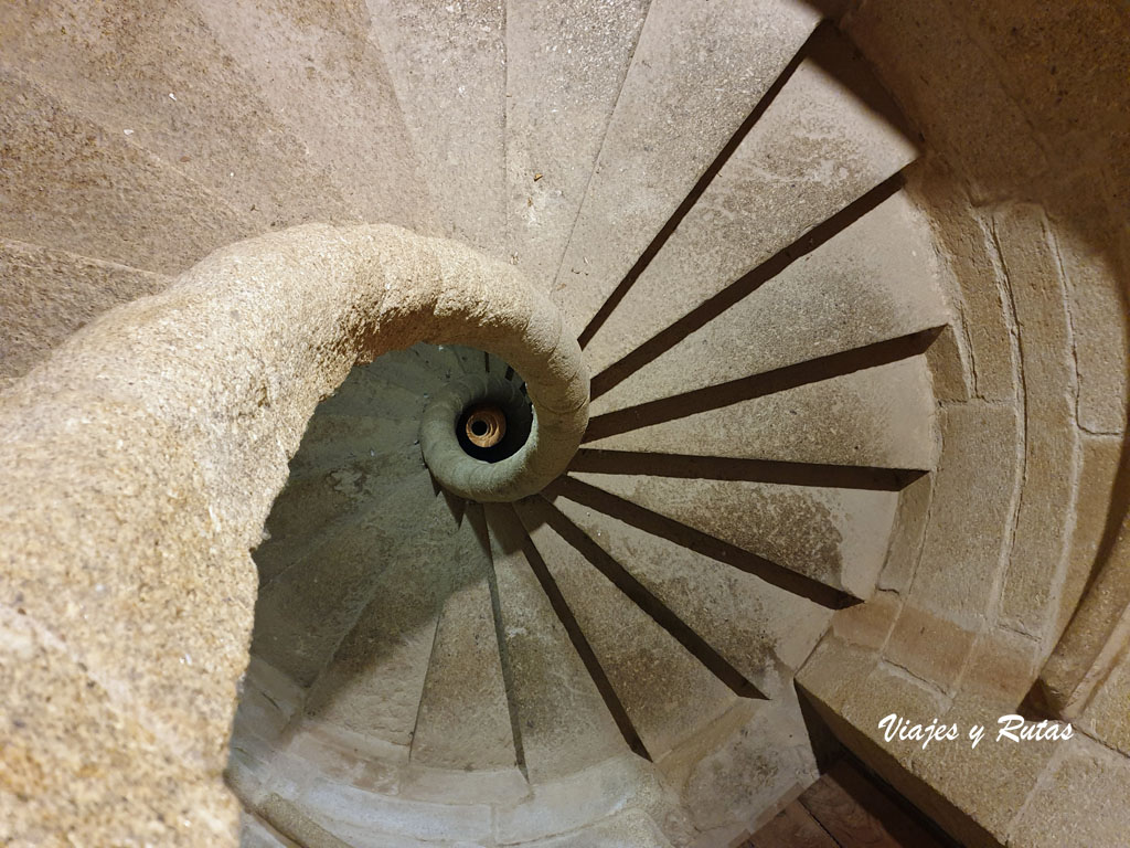 Escalera de caracol subida a la torre de la catedral de Coria