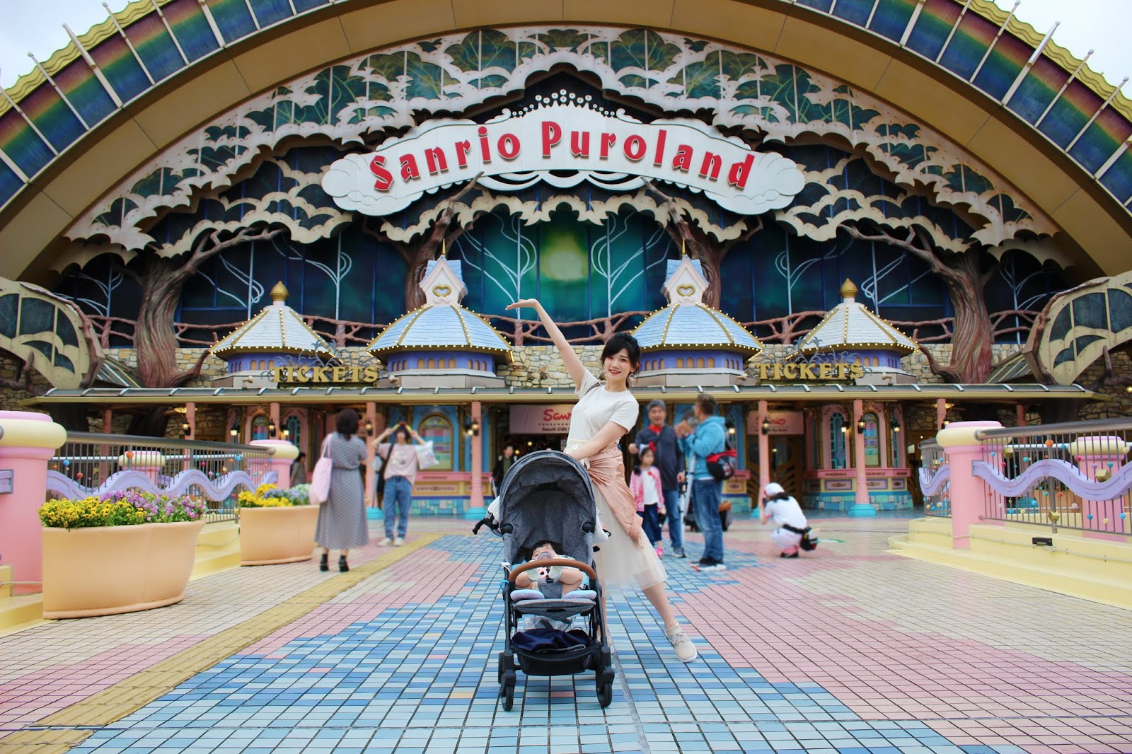 Sanrio Puroland Guide with Baby / Welcome