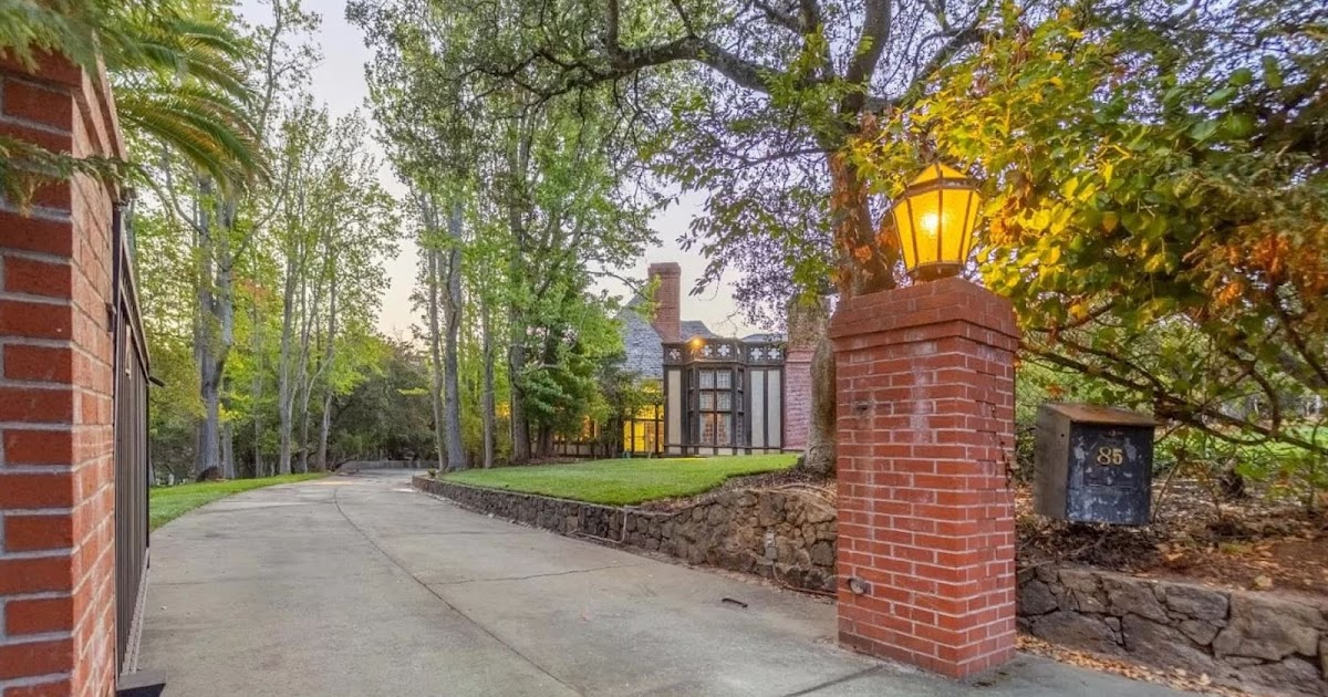 Half Pudding Half Sauce "Danvers House" The Finest Tudor House in