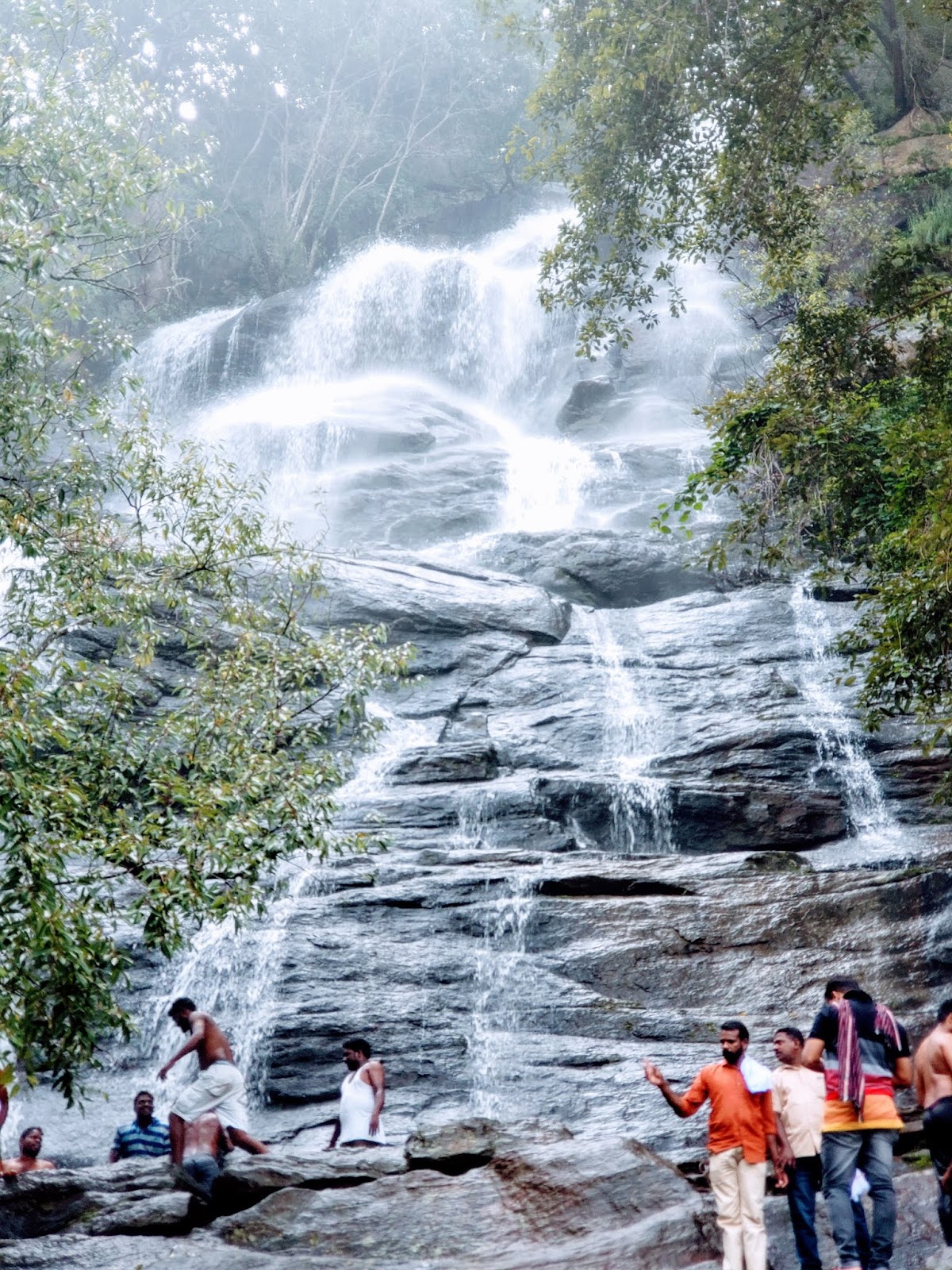 places to visit on the way to yercaud from bangalore