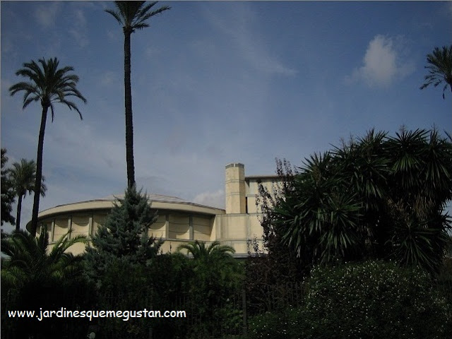 Teatro de la Maestranza desde el Jardín de la Caridad