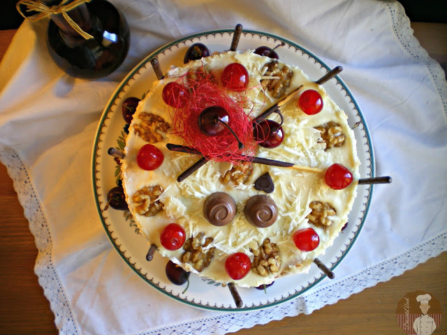 Pastel frío de cerezas con chocolate blanco y dos quesos {Sin horno}