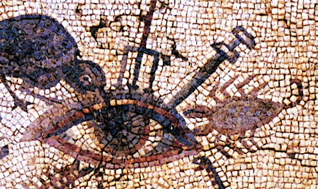 Символы оберегов от Дурного глаза - ворон, трезубец, меч, скорпион. Мозаика из "Дома дурного глаза". Антиохия II век н.э.