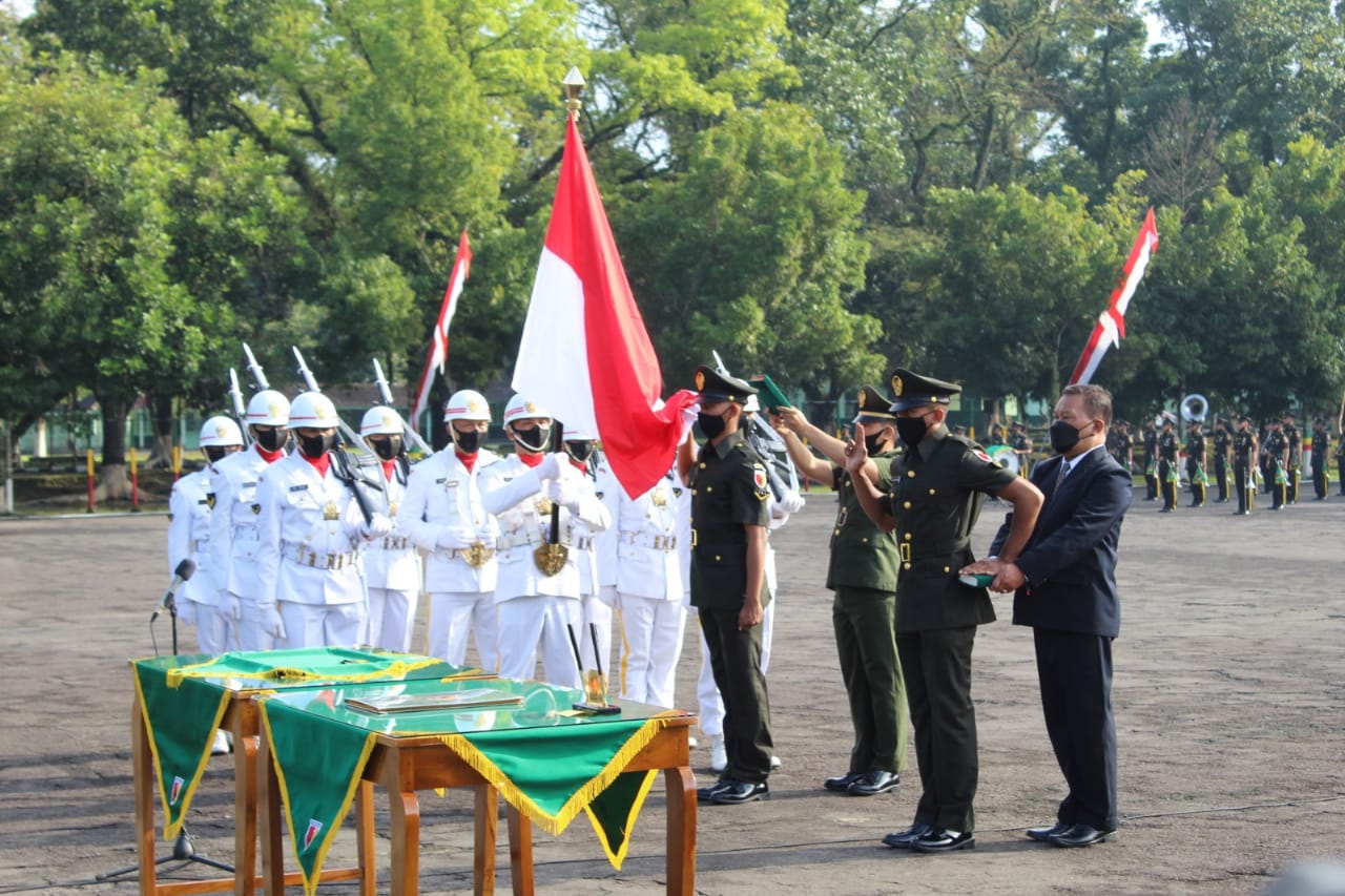 Pangdam Brawijaya Lantik 69 Mantan Prajurit Siswa Jadi Bintara TNI-AD