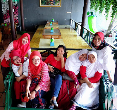 Ibu-ibu Masih Bisa Kumpul Bareng Teman-teman Yay or Nay? - Catatan Mamito