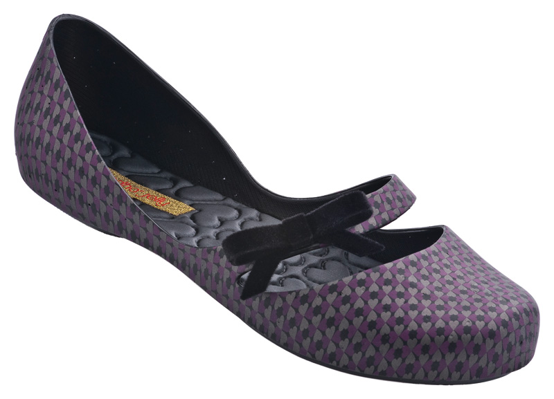 Joyous Fashion and Beauty: Grendha Jelly for the Rainy Days