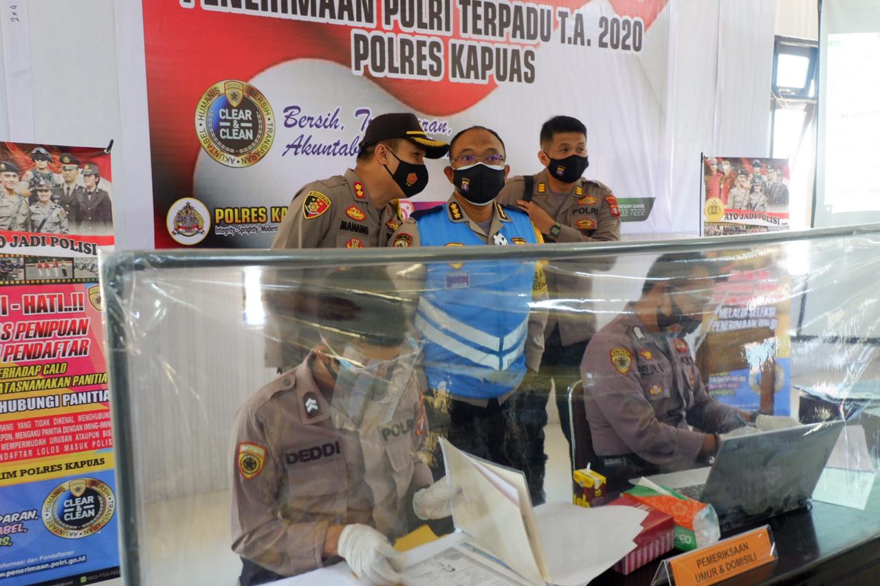 Karo Sdm Tinjau Rikmin Awal Penerimaan Terpadu Bagi Calon Bintara Polri Tahun 2020 Di Polres Kapuas