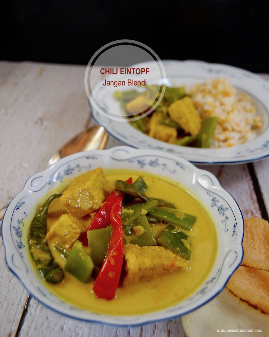 Veganer Chili Eintopf mit Tempeh und Stangenbohnen