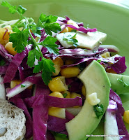 Salata de radichio cu porumb si avocado