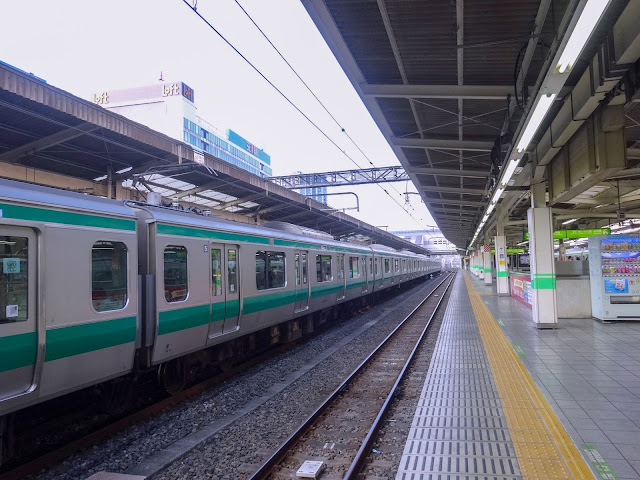 埼京線電車,池袋駅〈著作権フリー無料画像〉Free Stock Photos