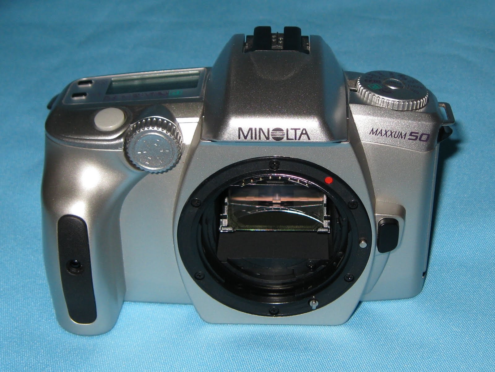The Chens The User’s Review Minolta Maxxum 50 SLR Film Camera with
