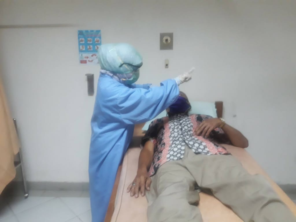 Walau tidak ada jadwal praktek, dr.Zam tetap mengajak pasien ke RS.Graha Husada dan langsung ditanganinya