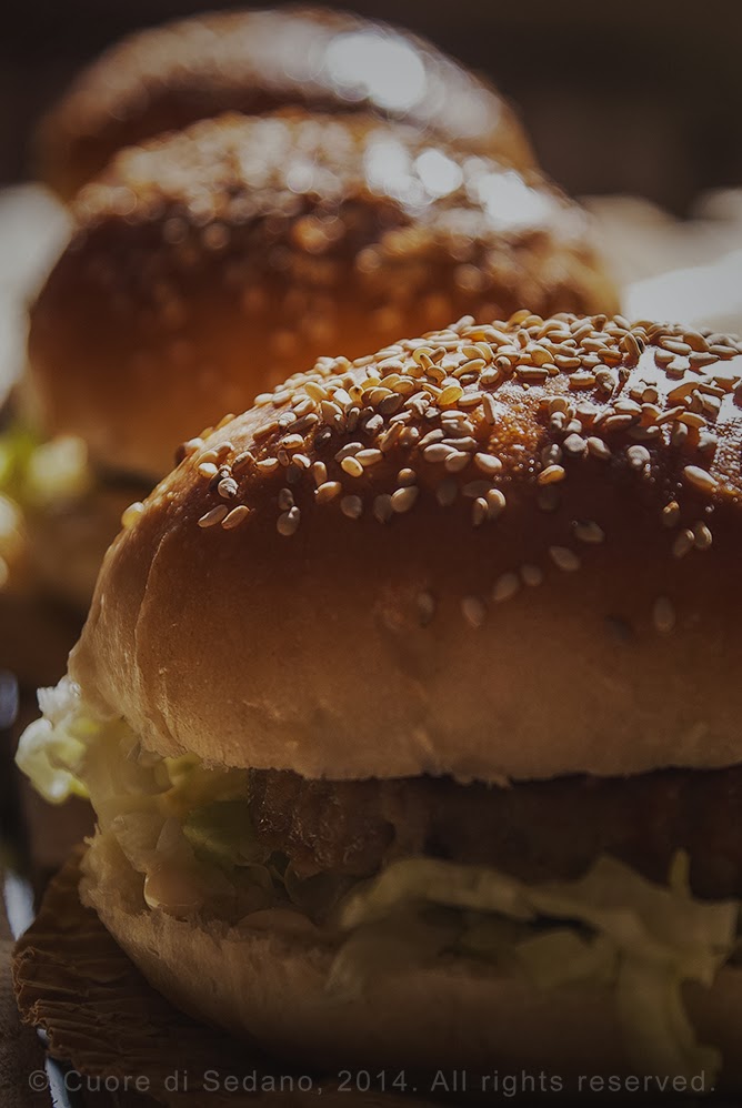 La ricetta dei Burger buns Panini con farina di kamut al sesamo