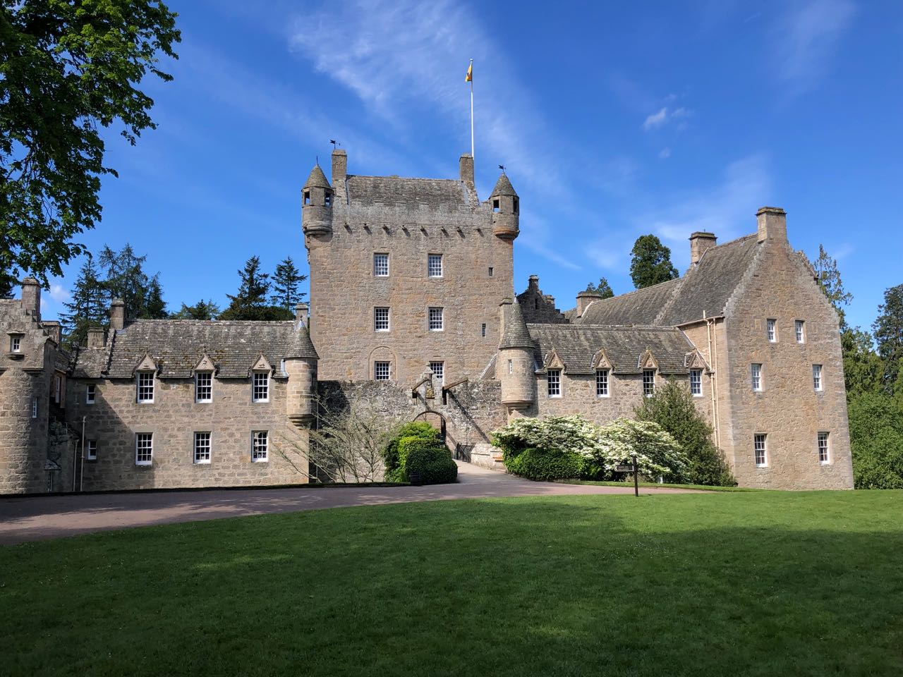 The Best Of Scottish Castle Gardens Cawdor