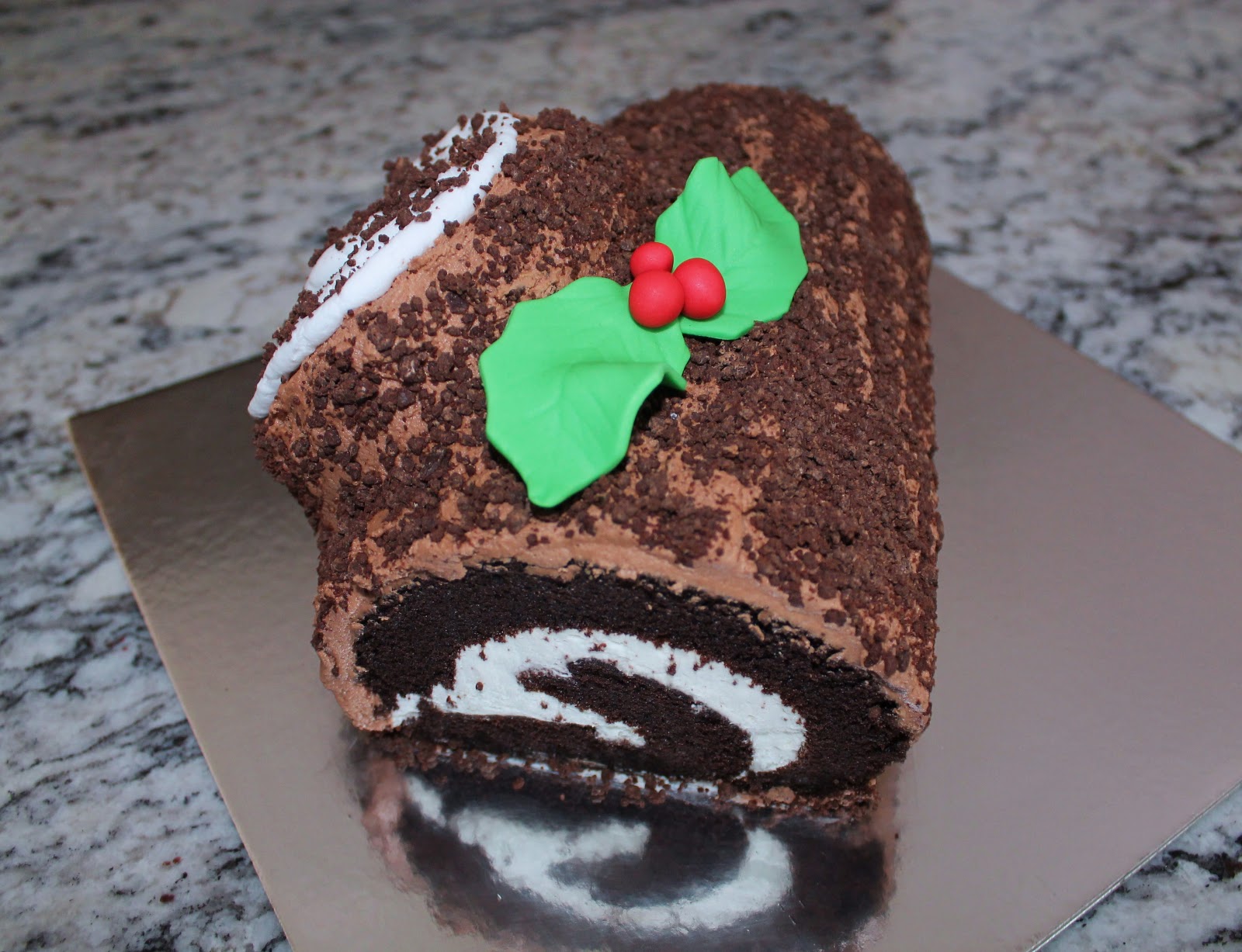 Creative Cakes by Lynn Yule Log Cake