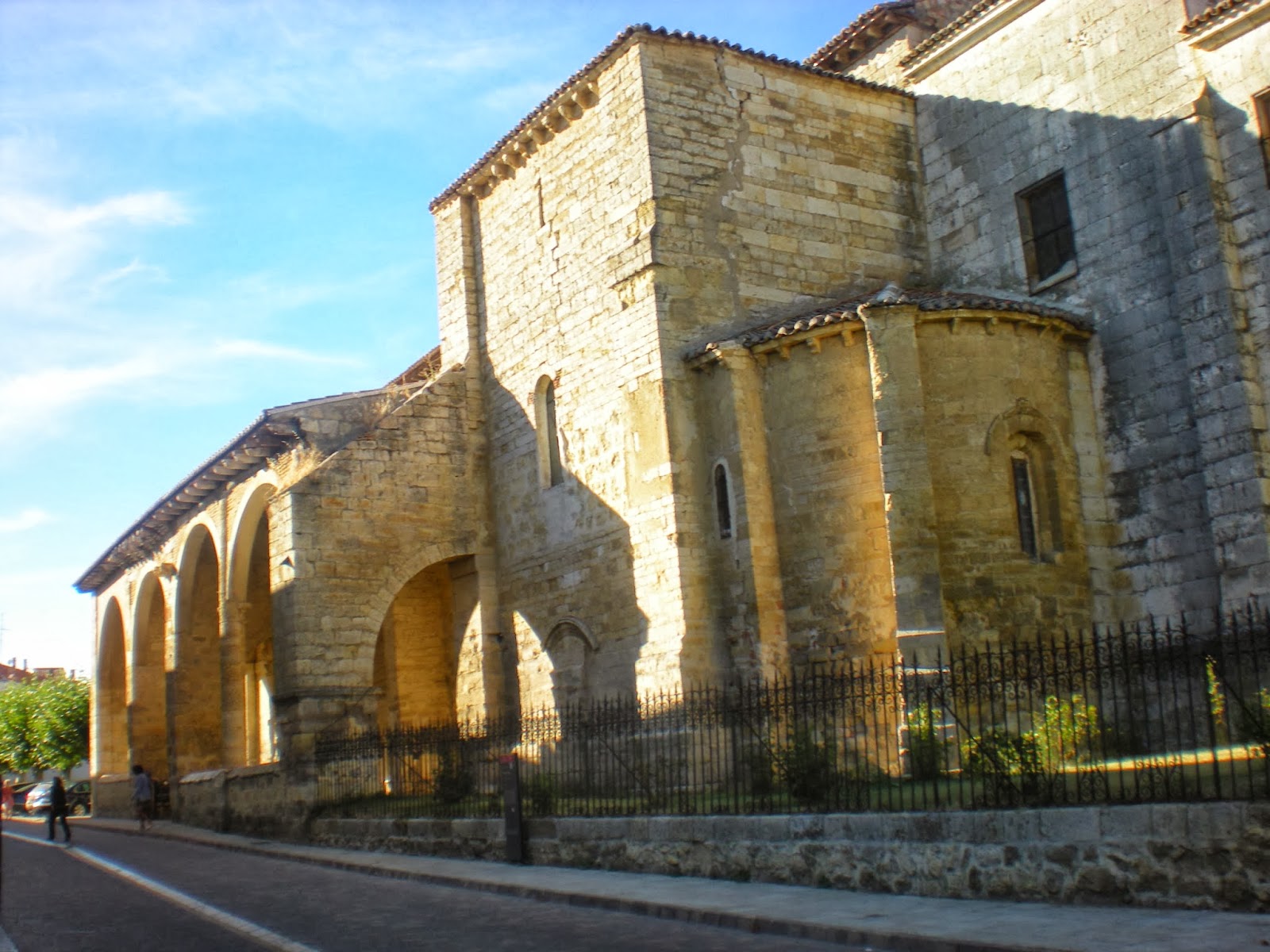 Canecillos y arquivoltas Santa María del Camino, Carrión de los Condes