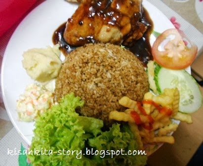 Idayuni: Heavy Lunch Chicken Chop + Nasi Goreng