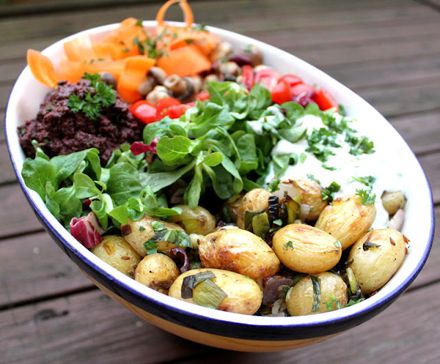 Oppskrift Middagsform Vegan Vegetar Middag Bakte Poteter BÃ¸nner Sopp Gulrotpasta Oliventapenade