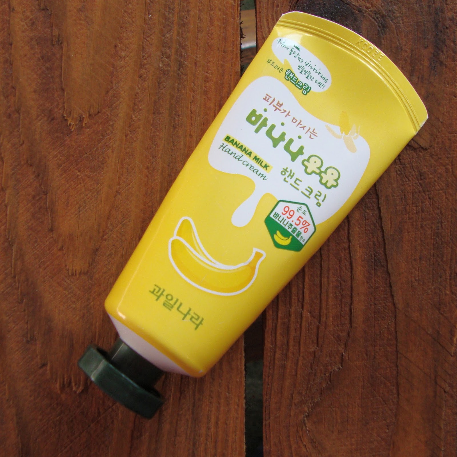 Банановый рай крем для рук Welcos Banana Milk Hand Cream