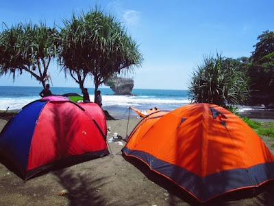 Camping di Pantai Jawa Barat