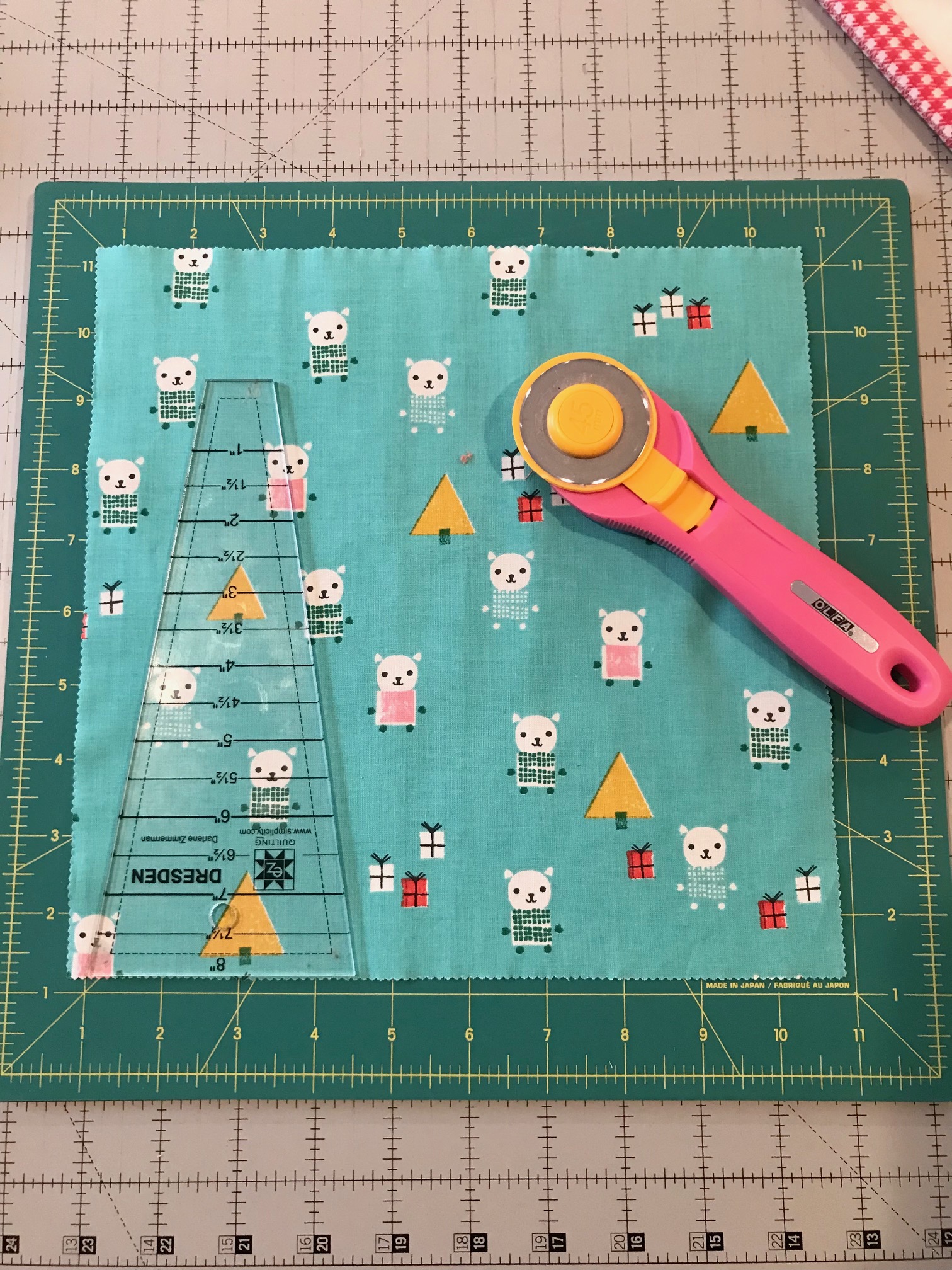 Dresden Mini Christmas Tree Skirt Tutorial